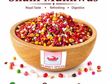 Könnte beinhalten: Eine Holzschale gefüllt mit Shahi Mukhwas, einer bunten Mischung aus Samen und zuckerummanteltem Fenchel. Die Schale trägt ein Planet Spices Etikett. Text: Shahi Mukhwas, Royal Taste, Refreshing, Digestive, 100% Natural, Premium Quality, Rich in Taste.