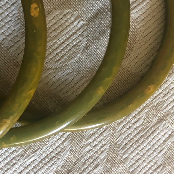 Set of 3 marbled olive green bakelite bangles, th… - image 2