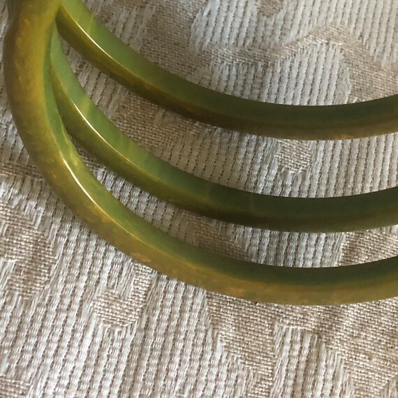 Set of 3 marbled olive green bakelite bangles, th… - image 3