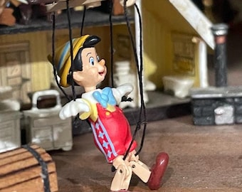 Hallmark Keepsake 2004 Miniature Disney Pinocchio Marionette Ornament, Santa's workshop, Toy shop, Dollhouse, Miniature, 1990