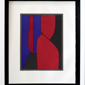 Puede incluir: Impresi&oacute;n de arte abstracto con formas geom&eacute;tricas en rojo, azul y negro. La impresi&oacute;n est&aacute; enmarcada con un passe-partout blanco y un marco negro.
