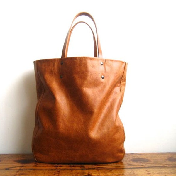 Light Honey Brown/Tan Brown Vintage Look Leather Tote/Market Bag with Slightly Distressed Handles