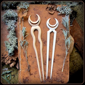 Palillo de madera para el cabello Luna creciente ~ Horquilla de madera ~ Fase lunar Fase lunar ~ Diosa vikinga wiccana ocultista brujería ~ Feria renacentista