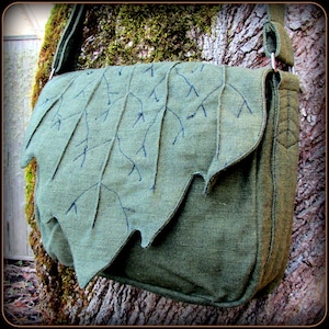 Cottagecore Leaf Bag Purse ~ Messenger School Book Bag ~ Green Cotton Canvas ~ Zelda Cosplay LARP Renaissance Fair Festival Elf Garb