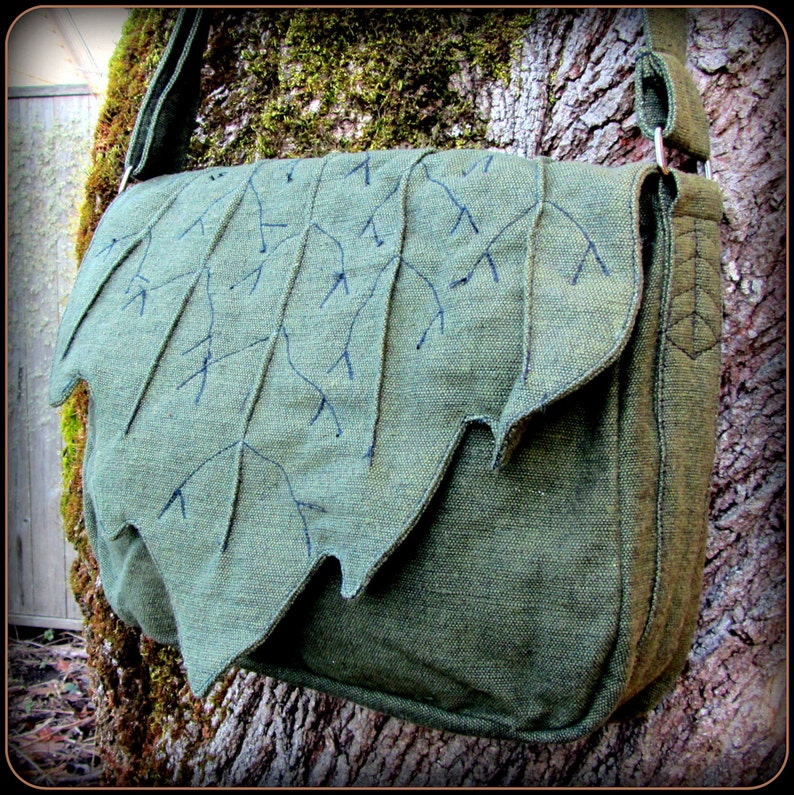 Cottagecore Leaf Bag Purse ~ Messenger School Book Bag ~ Green Cotton Canvas ~ Zelda Cosplay LARP Renaissance Fair Festival Elf Garb