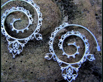 Silver Tribal Spiral Earrings ~ like fake gauges, festival / belly dance style ~ filigree detail ~ fits standard piercing