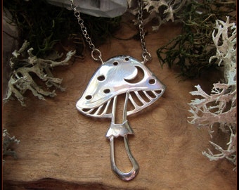 Mushroom necklace ~ Fairy tale toadstool ~ forest fairy mushroom pendant, amanita muscaria, dark mori jewelry, fantasy Alice in Wonderland