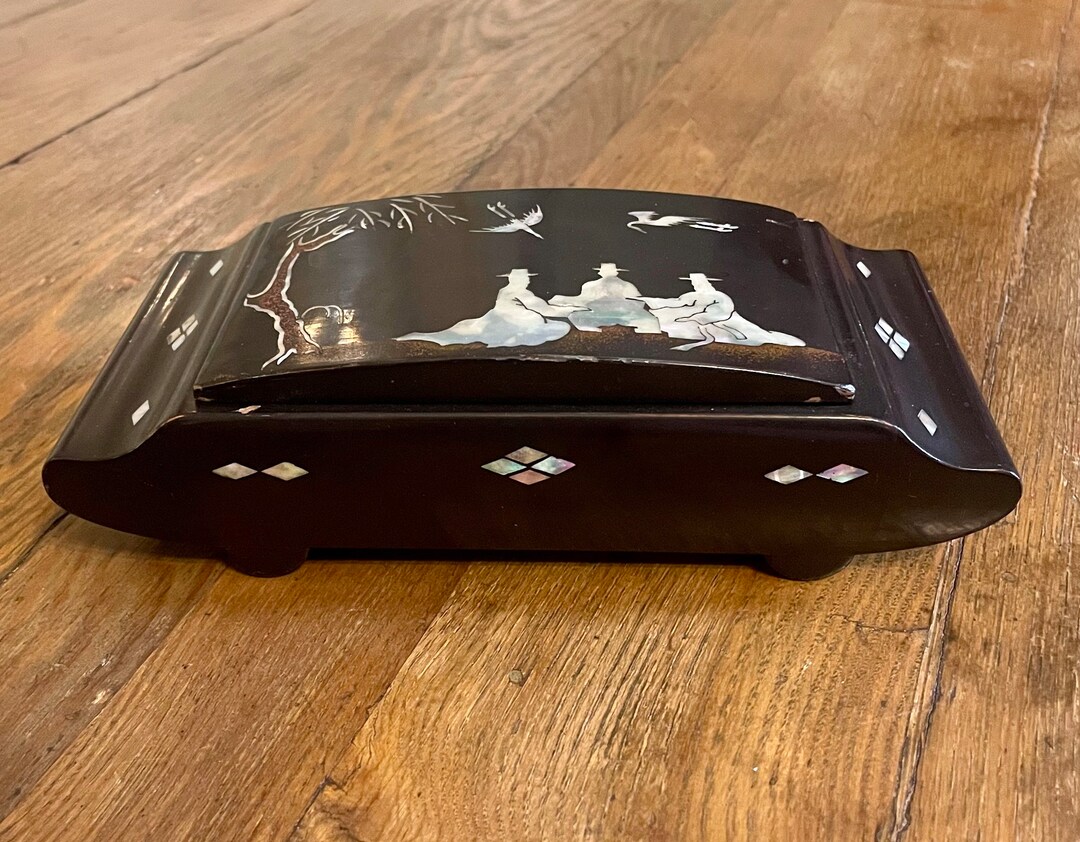 Japanese Black Lacquer Wood Trinket/jewelry Box With Inlaid Paua ...