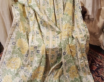 Paar vintage florale Gardinen