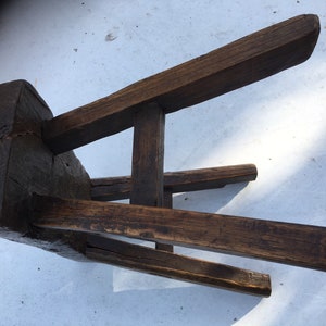 Antiguo pequeño banco de trabajo de madera dura hecho a mano increíblemente patinado imagen 6