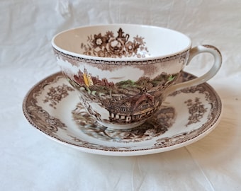 Taza y platillo de broma Johnson Bros. OLD BRITAIN CASTLES, marrón multicolor (c. década de 1930)
