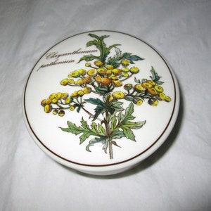 Villeroy & Boch BOTANICA 4" Candy Box with Lid, Yellow Chrysanthemum (c. 1990s)