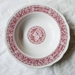 Syracuse China STRAWBERRY HILL Restaurant Ware 9.25&quot; Rim Soup Bowl (c 1980s)