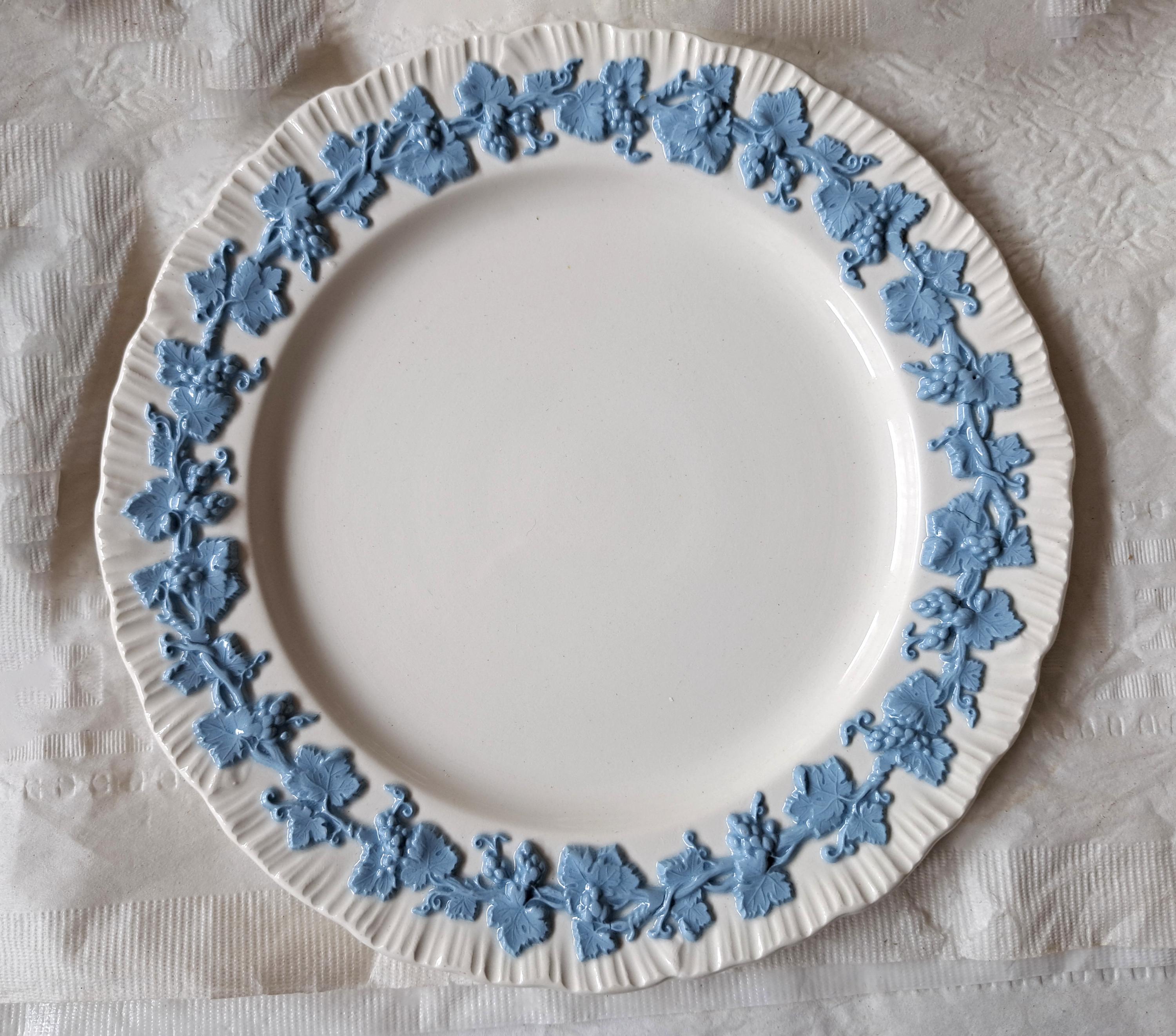 美品 ★ ウェッジウッド エンボス クイーンズウェア クリーム シェルエッジ 美品 ☆ ウェッジウッド エンボス クイーンズウェア クリーム