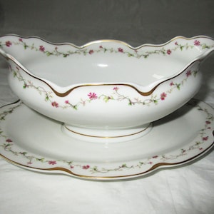 Haviland Limoges Schleiger 286A Gravy Boat with Attached Underplate, Pink Flowers, Gold Trim, c. 1894-1931