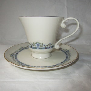 Pickard China FLEURETTE theekop en schotel, blauwe bloemen (1976-86)