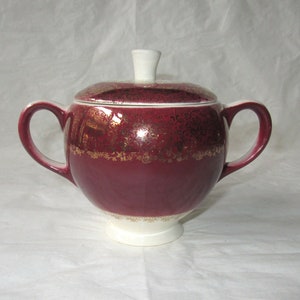 Harmony House ROSLYN Sugar Bowl & Lid, Burgundy Red, Gold Trim (USA, c. 1950s)