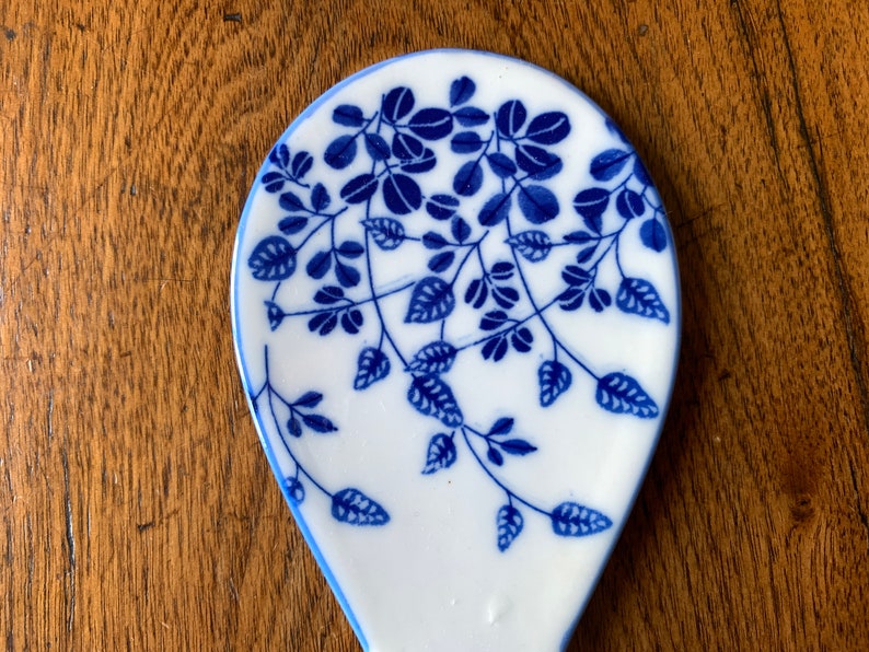 1 VTG Japanese shamoji rice scoop or oroshigane grater signed kutani ware handpainted cobalt blue sometsuke botanical porcelain Japan gift image 9