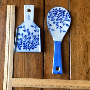 1 VTG hand grater ginger garlic daikon oroshigane grater signed kutani ware handpainted cobalt blue sometsuke botanical porcelain Japan gift image 2