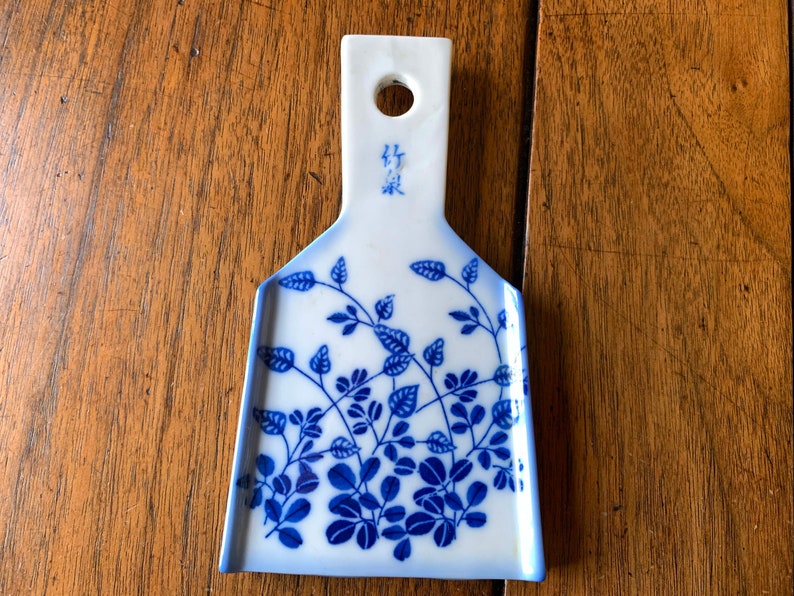 1 VTG Japanese shamoji rice scoop or oroshigane grater signed kutani ware handpainted cobalt blue sometsuke botanical porcelain Japan gift HAND GRATER