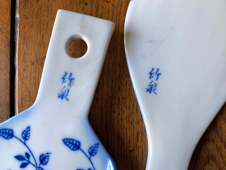 1 VTG Japanese shamoji rice scoop or oroshigane grater signed kutani ware handpainted cobalt blue sometsuke botanical porcelain Japan gift image 5
