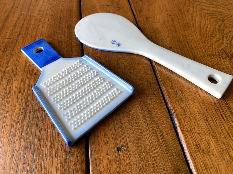 1 VTG hand grater ginger garlic daikon oroshigane grater signed kutani ware handpainted cobalt blue sometsuke botanical porcelain Japan gift image 4