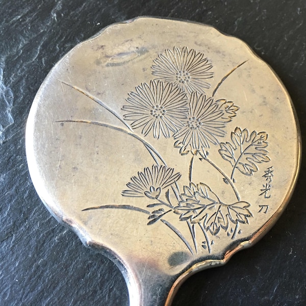 VTG Japanese artist signed 45g 950 marked sterling etched chrysanthemum mini Maiko geisha travel hand held mirror kagami silver gift for her