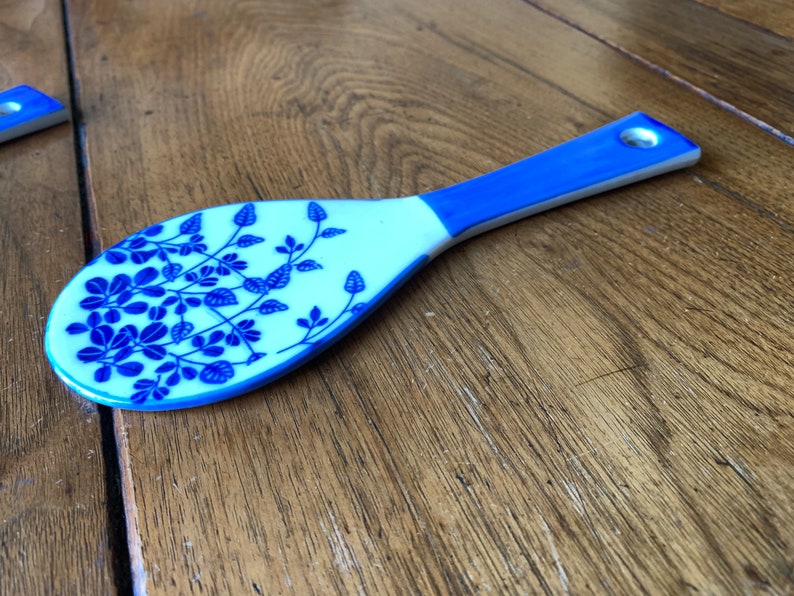 1 VTG hand grater ginger garlic daikon oroshigane grater signed kutani ware handpainted cobalt blue sometsuke botanical porcelain Japan gift RICE SCOOP