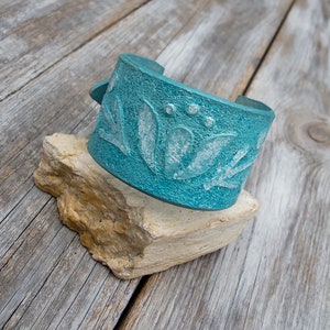 Hand dyed tulip leather cuff bracelet, Hungarian folk cuff bracelet, Floral cuff, Hippie wristband