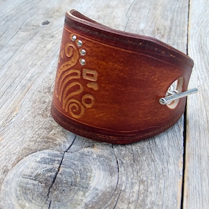 Hand tooled leather Cuff, Brown Leather wristband, Ethnic, Tribal, Embossed unique leather cuff, Women&#39;s hippie cuff