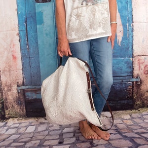 Large Handbag or shoulder bag, Renaissance style carpet bag, Carried by hand or carried on the shoulder, Everyday carpet bag, Travel bag,