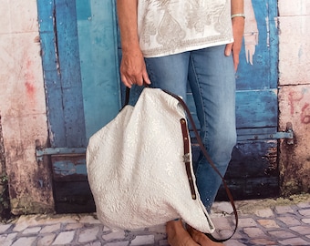 Large Handbag or shoulder bag, Renaissance style carpet bag, Carried by hand or carried on the shoulder, Everyday carpet bag, Travel bag,