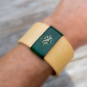 Leather cuff, Sunflower embossed leather bracelet, Hippie, Bohemian, Sunflower wristband, Daisy cuff