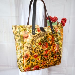 Velvet carpet tote bag, Baroque style carpet bag, Baroque carpet shoulder bag, Soft and velvety rug bag, Large and roomy carpet bag