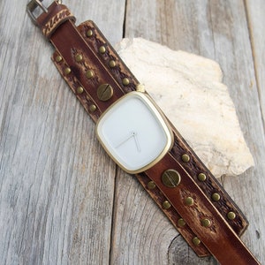 Women&#39;s watch with handcrafted Italian leather band, Brown distressed leather band with minimalist watch, Street fashion watch