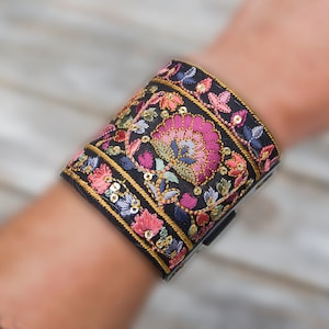 Indian sari cuff bracelet, Leather cuff bracelet,  Embroidered Bracelet, Gipsy cuff,  Ethnic cuff, Hippie,