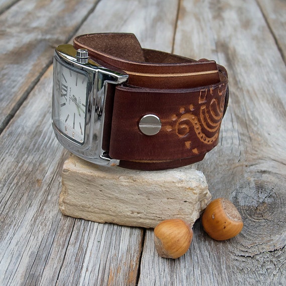 Reloj de puño sale