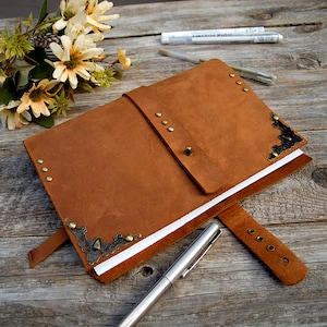 Leather traveler's journal, Refillable leather notebook,  Warm brown color midori