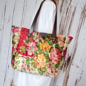 Large rose pattern Carpet shoulder bag, Large Everyday velvet tote bag, Shopper, Weekender, Travel, Boho Chic carpet bag