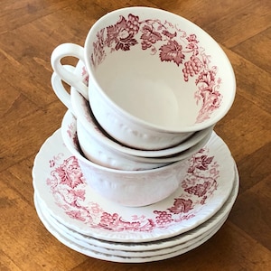 Vintage Wedgwood Barlaston &quot;Old Vine - Crimson&quot; - Four Cups and Four Saucers