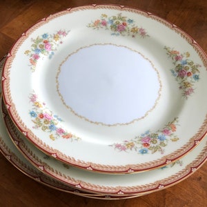 Vintage Noritake &quot;Georgette&quot; Red and Gold Pattern - Set of Four Dinner Plates