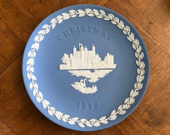 Six Bavarian fruit decorated plates, Wedgwood blue jasper ware