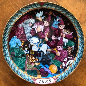 Vintage 1989 Bing and Grondahl Holiday Collectors Plate, Santa Claus Collection (“Santa’s Workshop”)