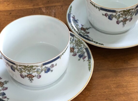 Vintage Hutschenreuther Pattern HUT6 - Two Teacups and Two Saucers