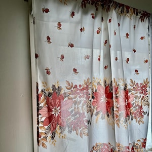 Vintage Cottagecore Red Flowers Cafe curtains 1970s Floral pink
