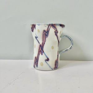 Vintage Dartington Pottery Jazz Jug – Janice Tchalenko Zickzack Pitcher, 1980-talets brittiska postmoderna keramik