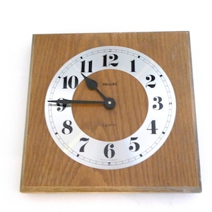 Horloge murale de Phillips rétro - Allemagne de l’Ouest Quartz Vintage bois foncé Type HR 5581 électronique des années 1980