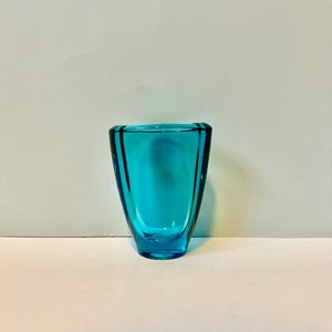 Vintage bohemian Czech Sklo Union vase from Rudolfova Hut in bright blue or turqouise art glass vase by Vaclav Hanus Mid Century Modern