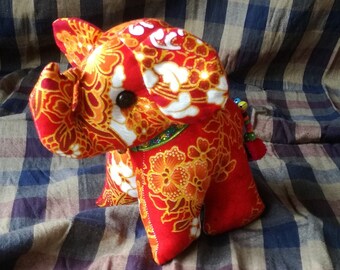 18.5x15 cm Thai Lucky Elephant Doll Handmade Pillow Soft Stuffed Toy Traditional Cotton Fabric Bed Home Decor Animal Doll Toy Gift (Hugo)