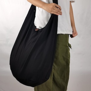 Minimalistische schwarze Baumwoll Hobo Tasche Massive schwarze Schultertasche Crossbody Bag Boho Bag Hippie Tasche